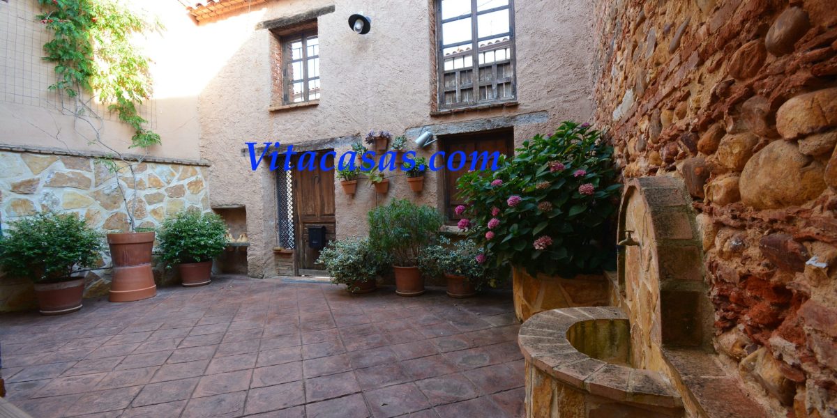 LA CASONA DE ROBLEDILLO LA CASONA DE ROBLEDILLO