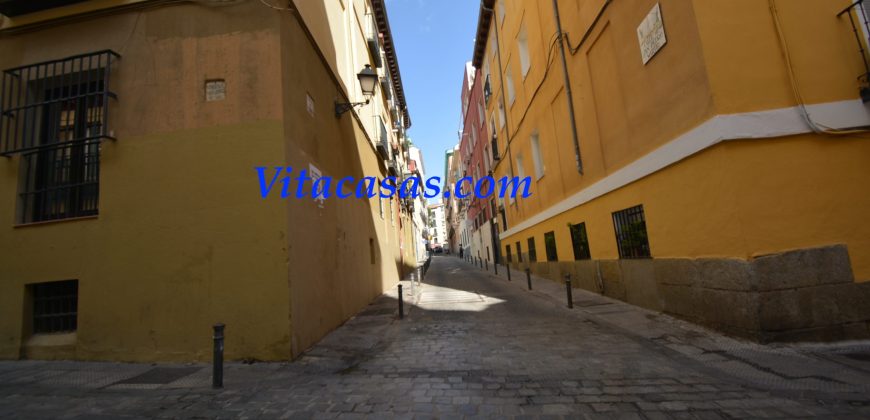 Venta de piso en Tirso De Molina. Madrid