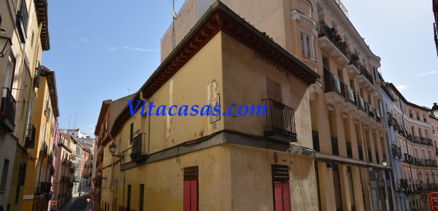 Venta de piso en Tirso De Molina. Madrid