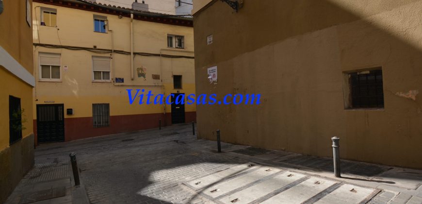 Venta de piso en Tirso De Molina. Madrid