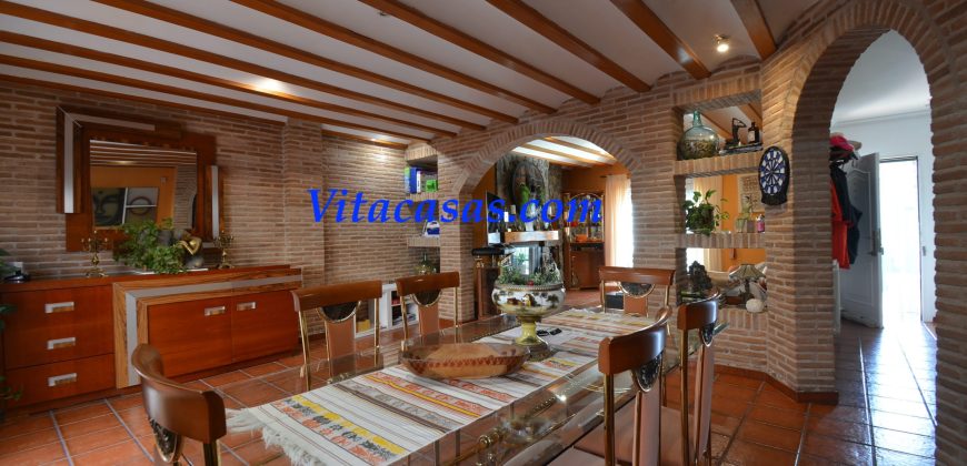 Comodo Chalet Adosado Con Piscina en San Martín De la Vega