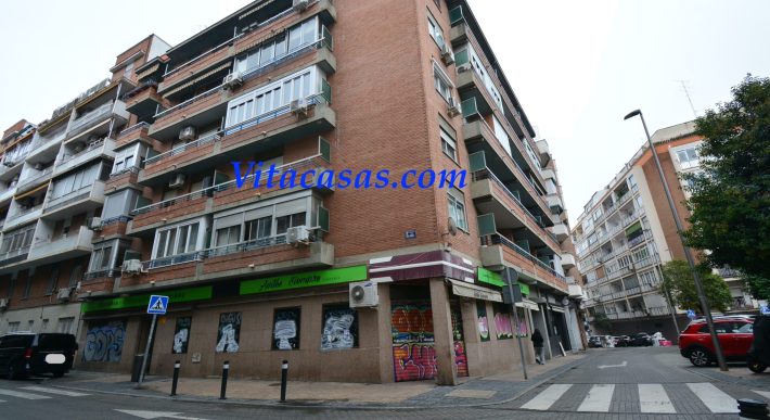 Restaurante en alquiler en zona Ventas / Manuel Becerra con salida de humos