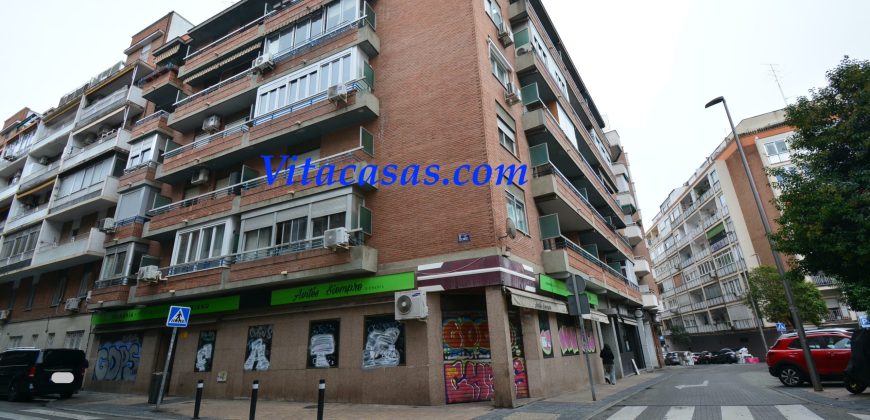 Restaurante en alquiler en zona Ventas / Manuel Becerra con salida de humos