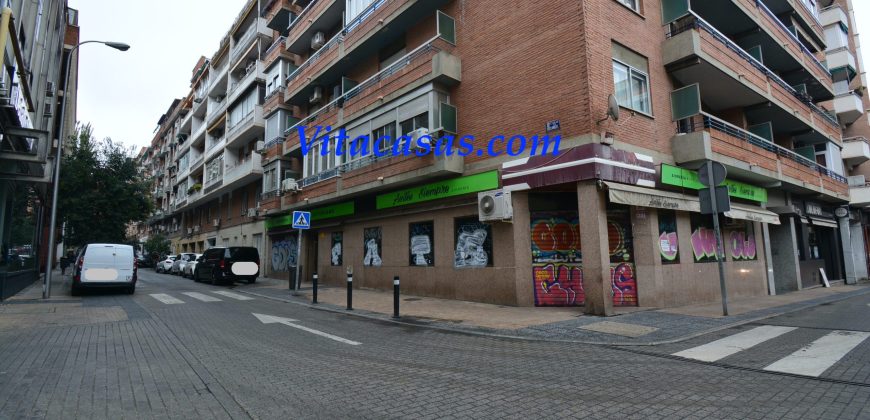 Restaurante en alquiler en zona Ventas / Manuel Becerra con salida de humos