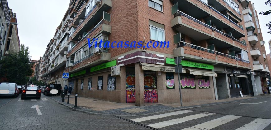 Restaurante en alquiler en zona Ventas / Manuel Becerra con salida de humos